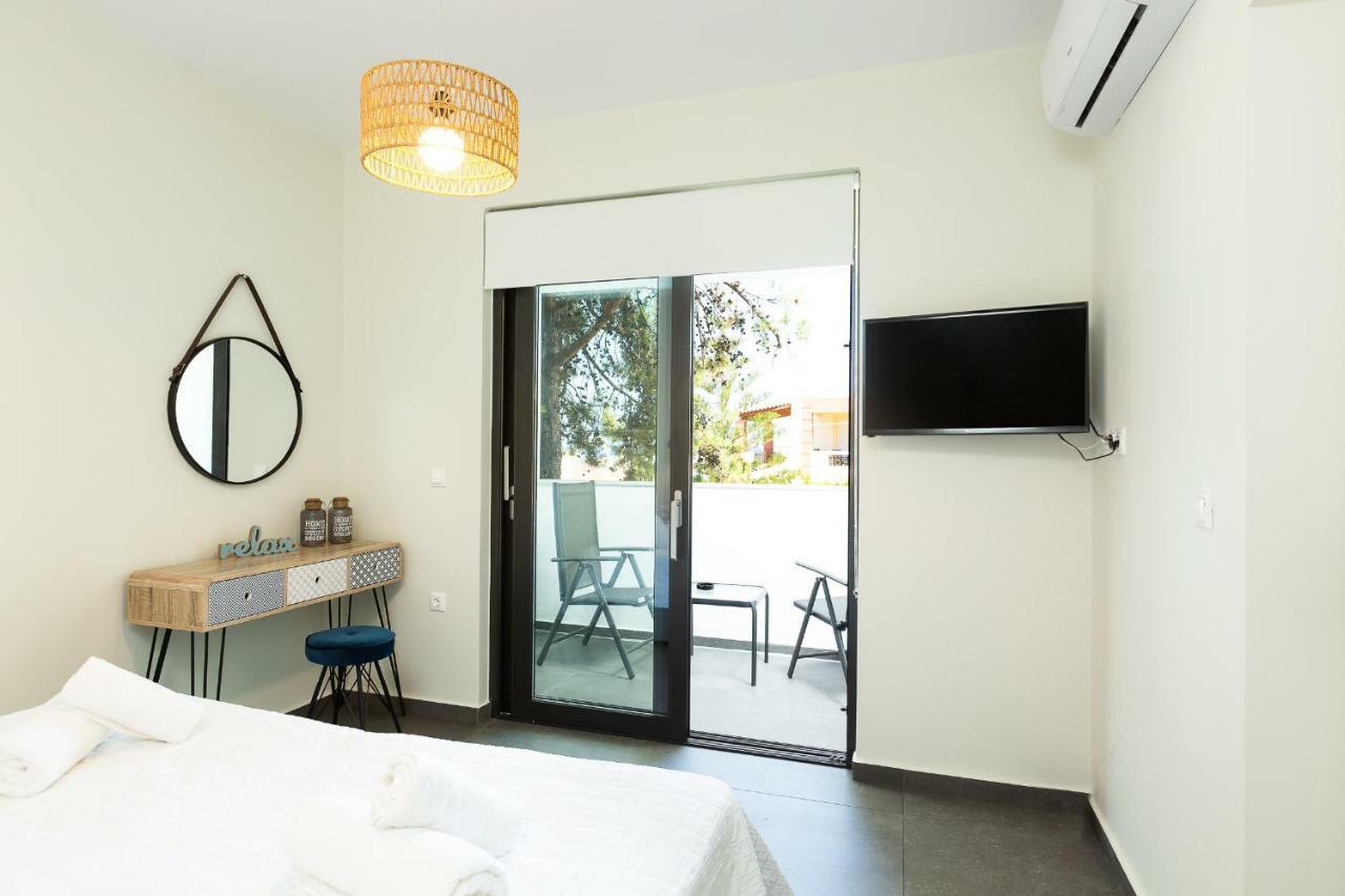 Nisos Villa, Pool & Heated Spawhirlpool, Walking To Beach, By Thinkvilla Sfáka エクステリア 写真
